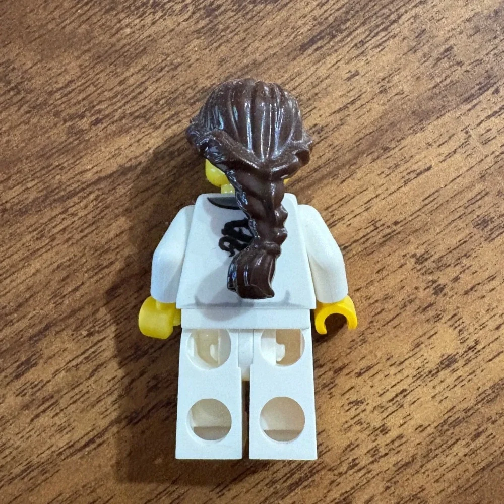 LEGO Ninjago Nya Minifigure White Outfit Dragon Print Braided Hair 2011 Martial